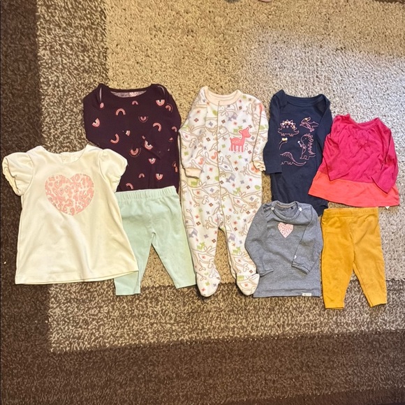 Assorted set of shirts, sleeper and pants. - Picture 1 of 16